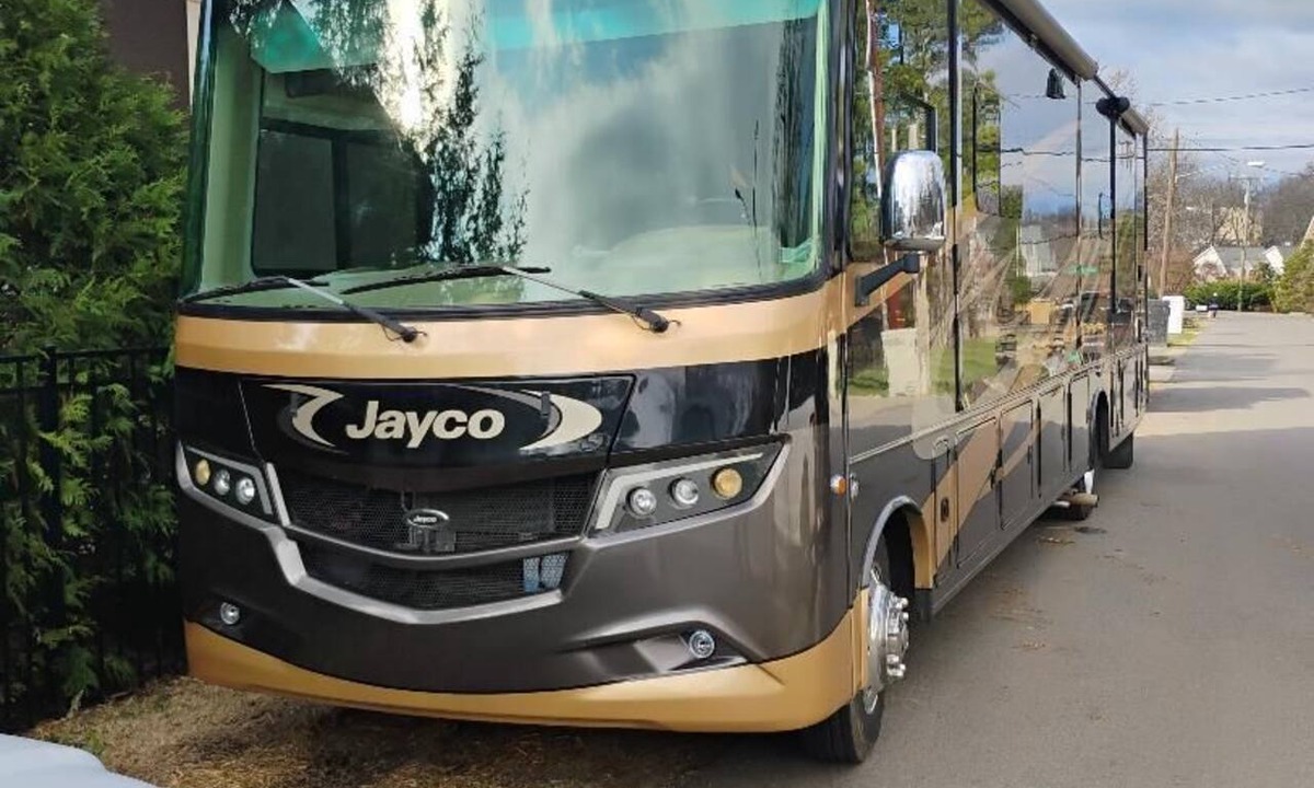 Woodbury House | Luxury 2-bedroom RV in fabulous Woodbury with WiFi, AC