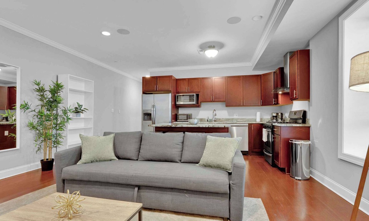 Southwark Apartment | Luxury 2BD | 3 Beds | Queens Village