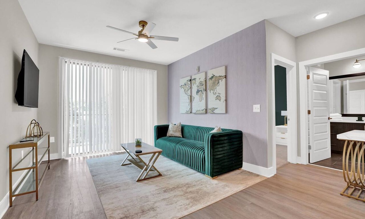 Cumberland Apartment | Luxury 2BR Retreat Near The Battery - 2 King Beds - FREE Parking
