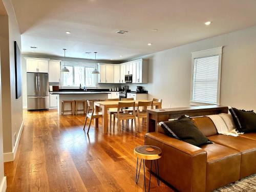 Montgomery Villa | Luxury 3BR with King Beds in Montgomery Village