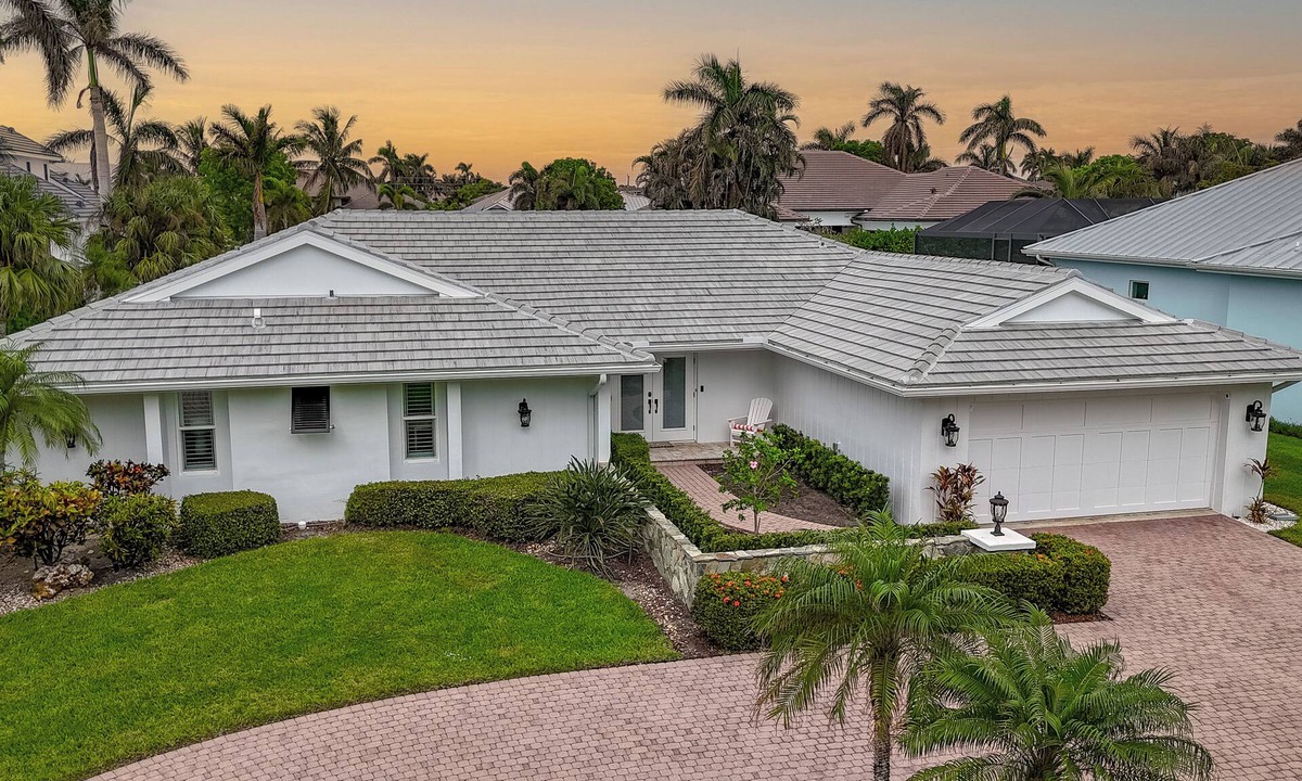 Moorings House | Luxury 4-Bedroom Moorings Residence | Private Pool