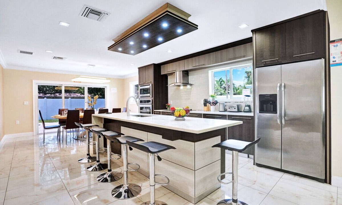 South Lake Villa | Luxury 4BR/4BA Villa Heated Pool Minutes To Beach