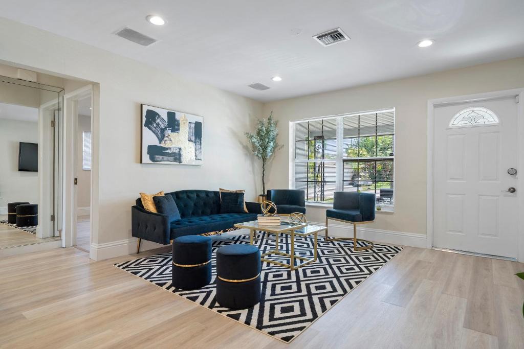 North Andrews Gardens Villa | Luxury 5Bed Family/Friends Gateway. 10Min to Beach