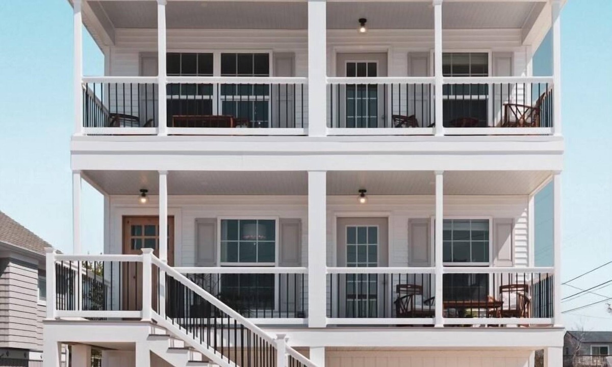 Villas House | Luxury 5BR Custom Home One Block From The Water
