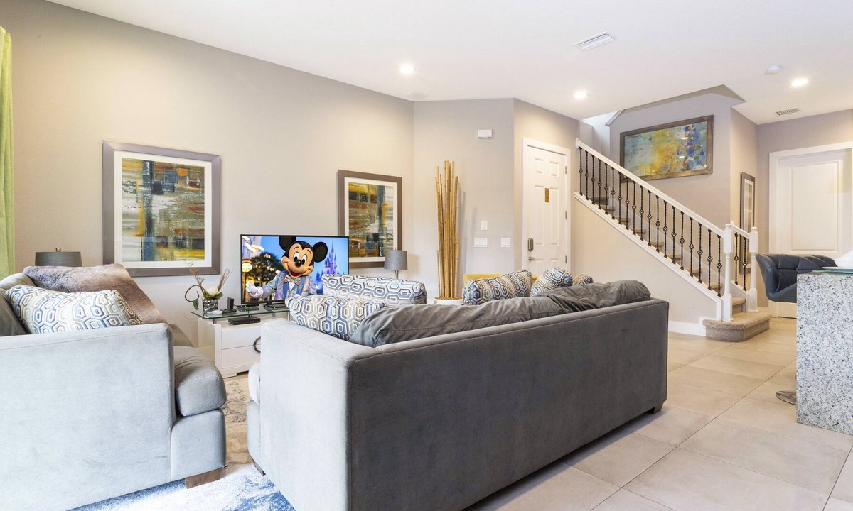 Crestwynd Bay House | Luxury 5BR Family Mansion Private Hot Tub & BBQ!