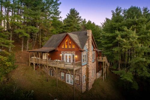 Vilas House | Luxury 5BR Home with Hot Tub Game Room and Epic Views