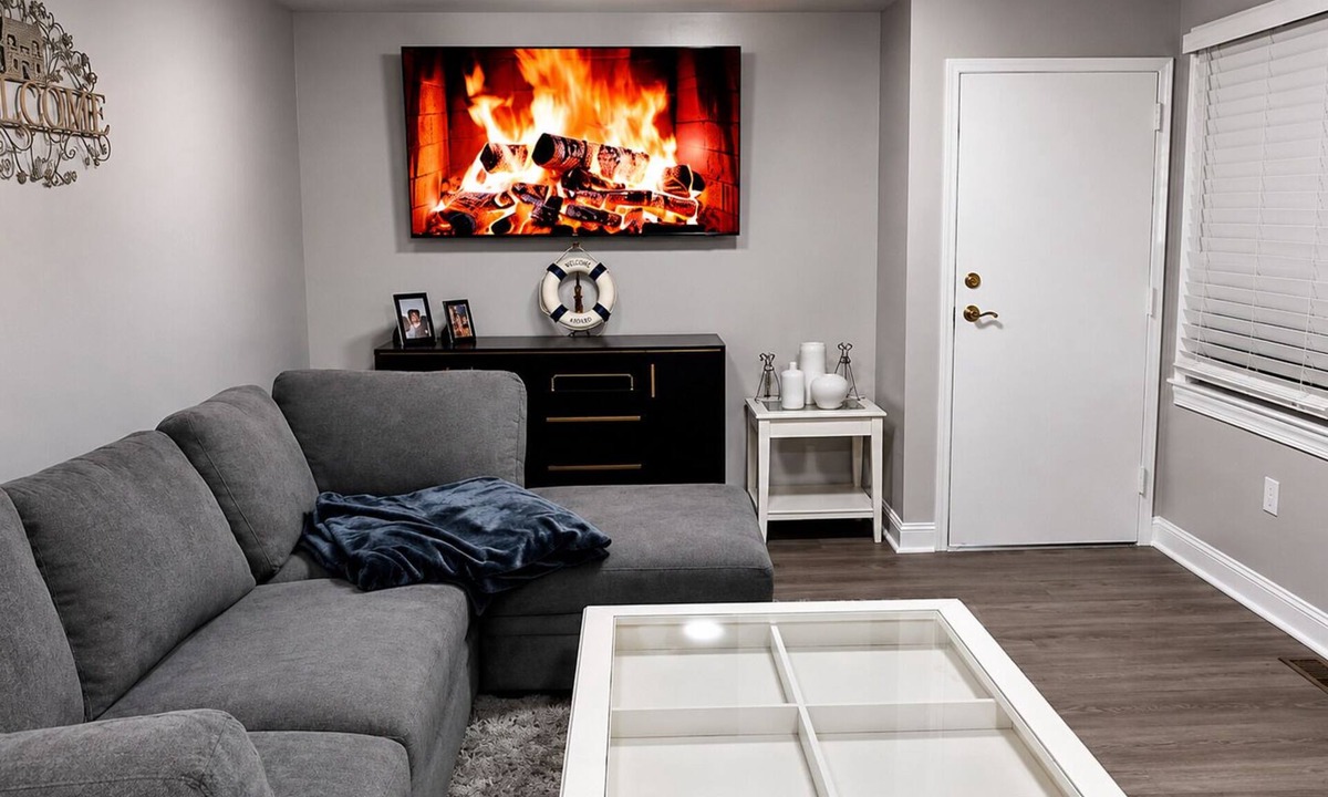 Mount Laurel House | Luxury 6BR Retreat with Sauna & Massage Chairs – Perfect for Groups
