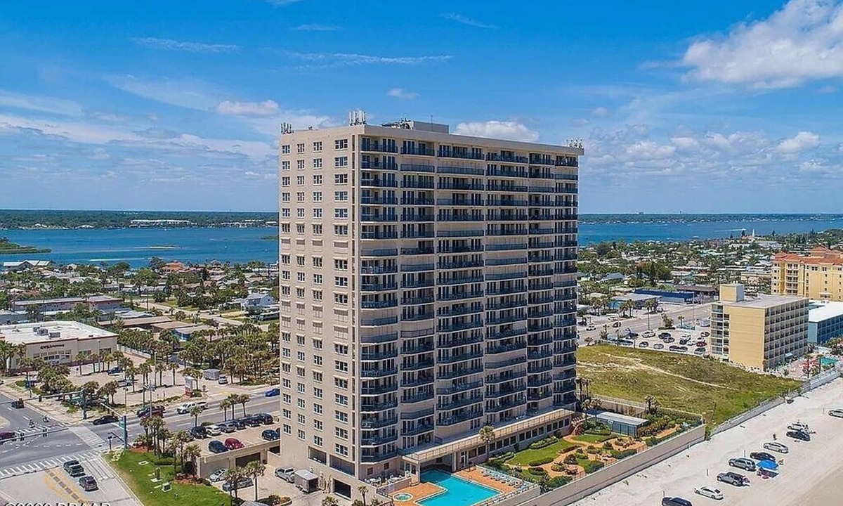 Port Orange Condo | Luxury beach & oceanfront 4 BD/3 BA on The World's Most Famous Beach