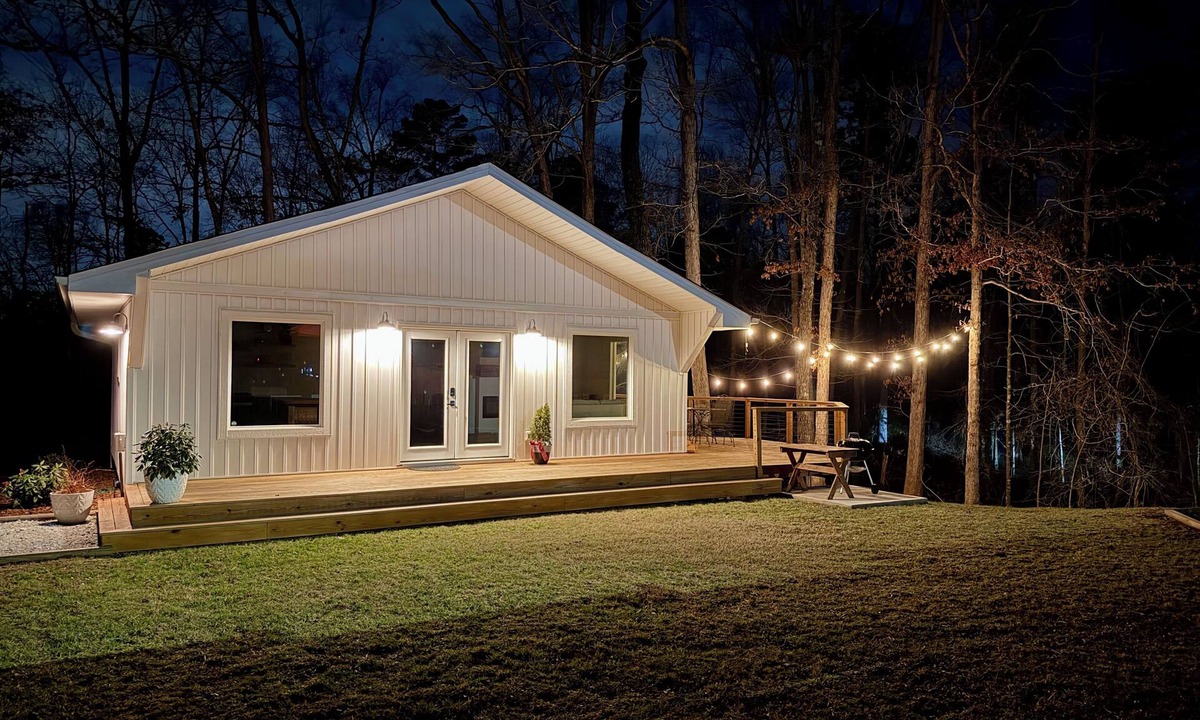 Travelers Rest House | Luxury Bungalow w/Scenic Tree View - near Travelers Rest & Furman University.