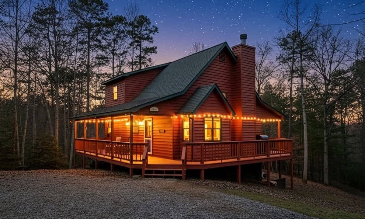 Blairsville Cabin | Luxury Cabin w/New Spa, Game Room & Firepit