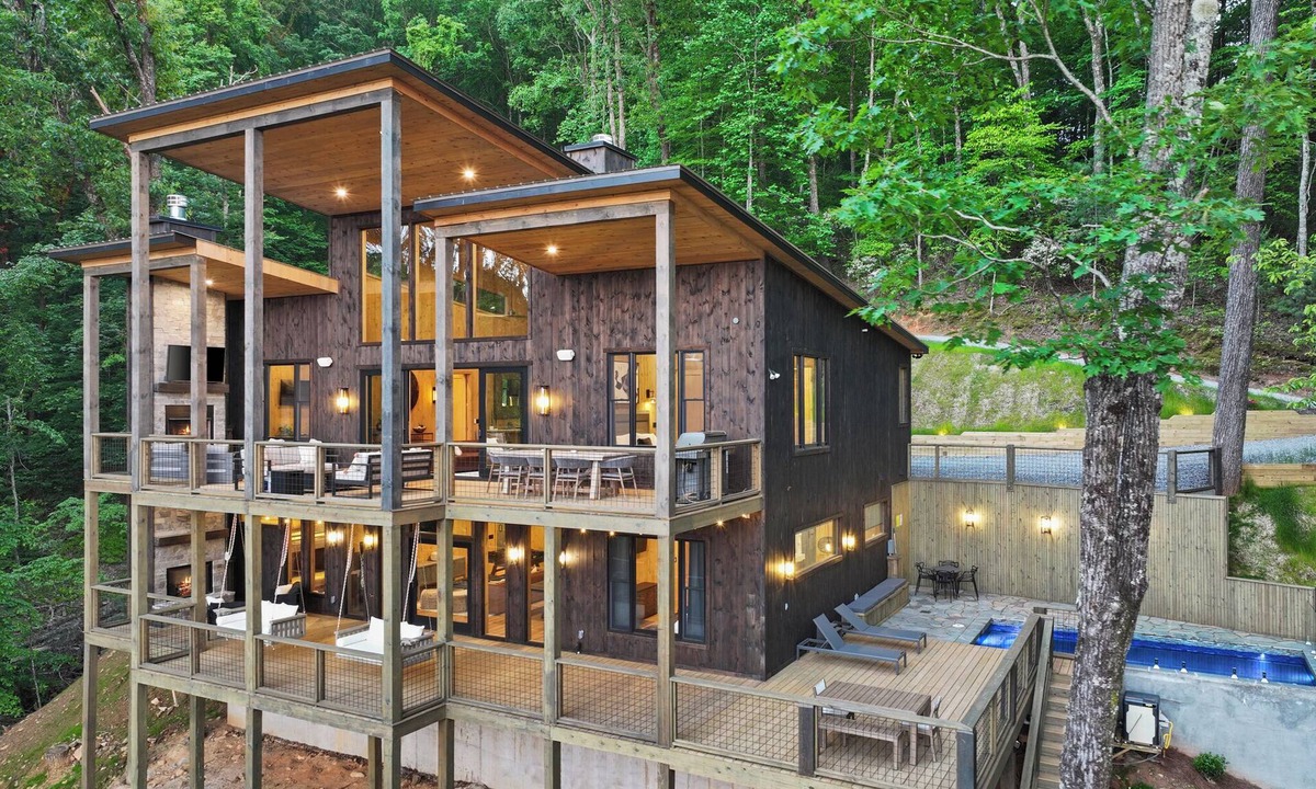Blue Ridge Cabin | Luxury Cabin with 5* view, pool, hot tub, fire pit