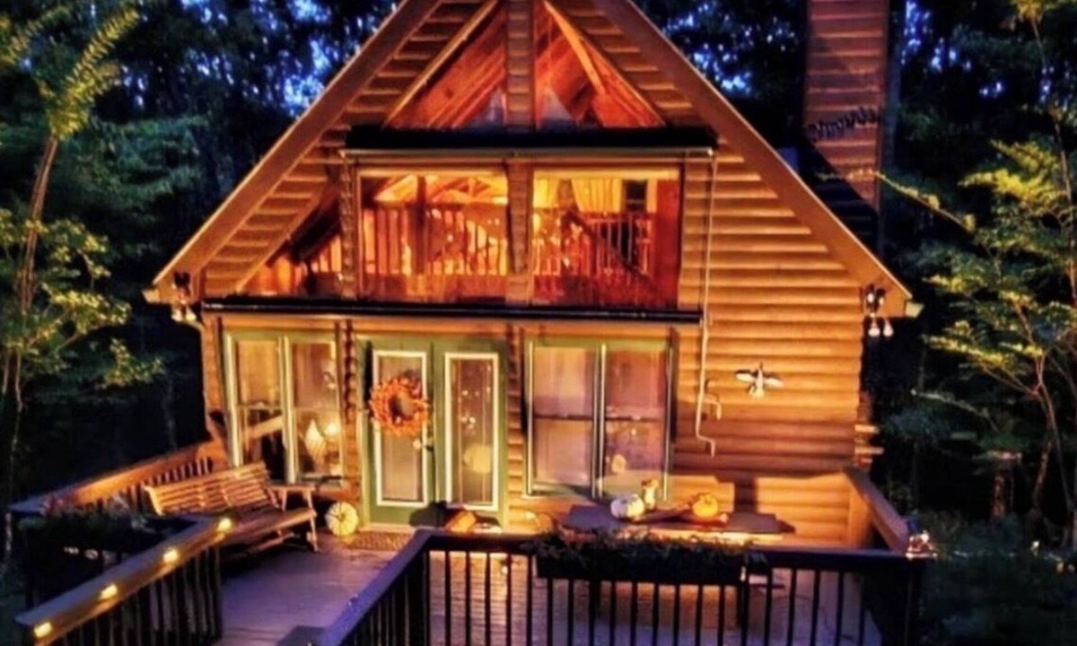 Clarkesville Ski Chalet | Luxury Chalet Near Helen Hot Tub, Fire Pit, Pool Table, Hammock & Creek