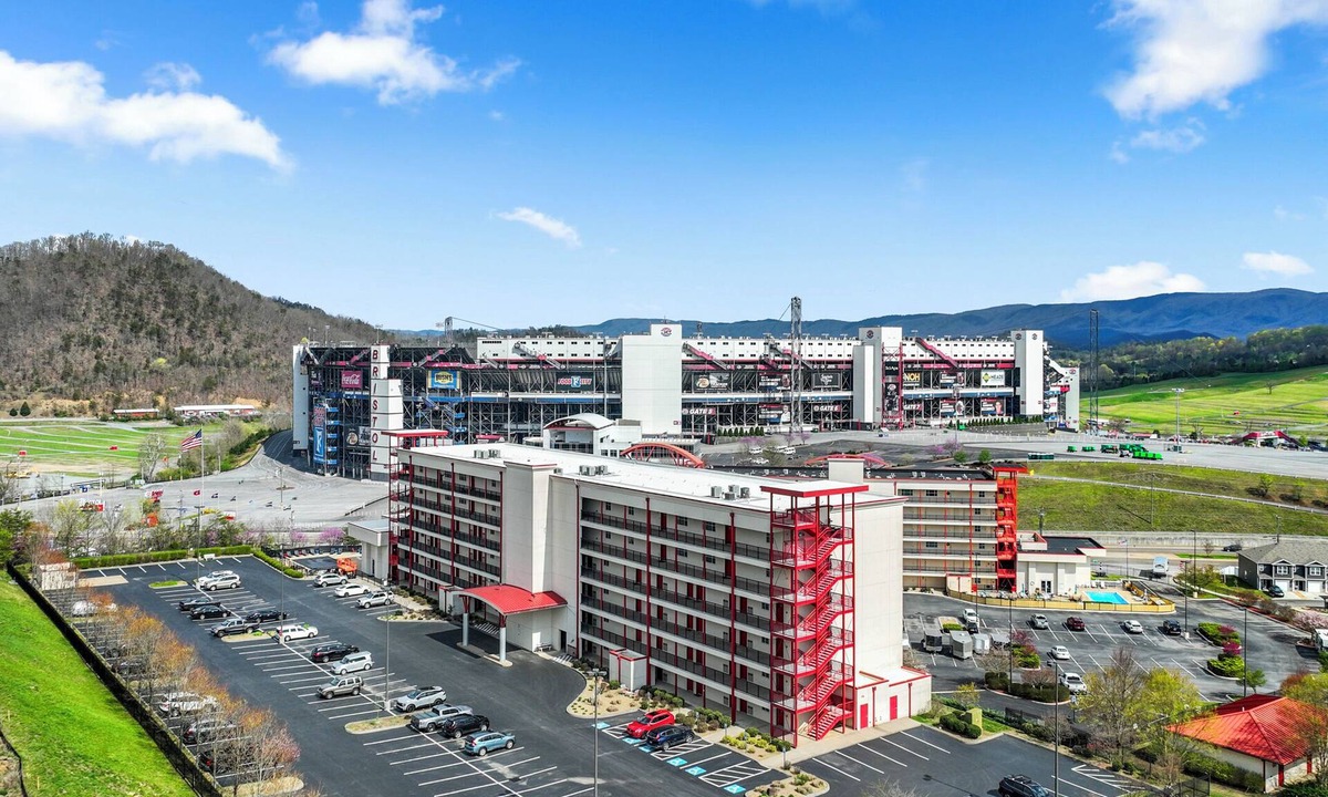 Bluff City Condo | Luxury Condo Steps Away From BMS - 2BR/2BA + Patio
