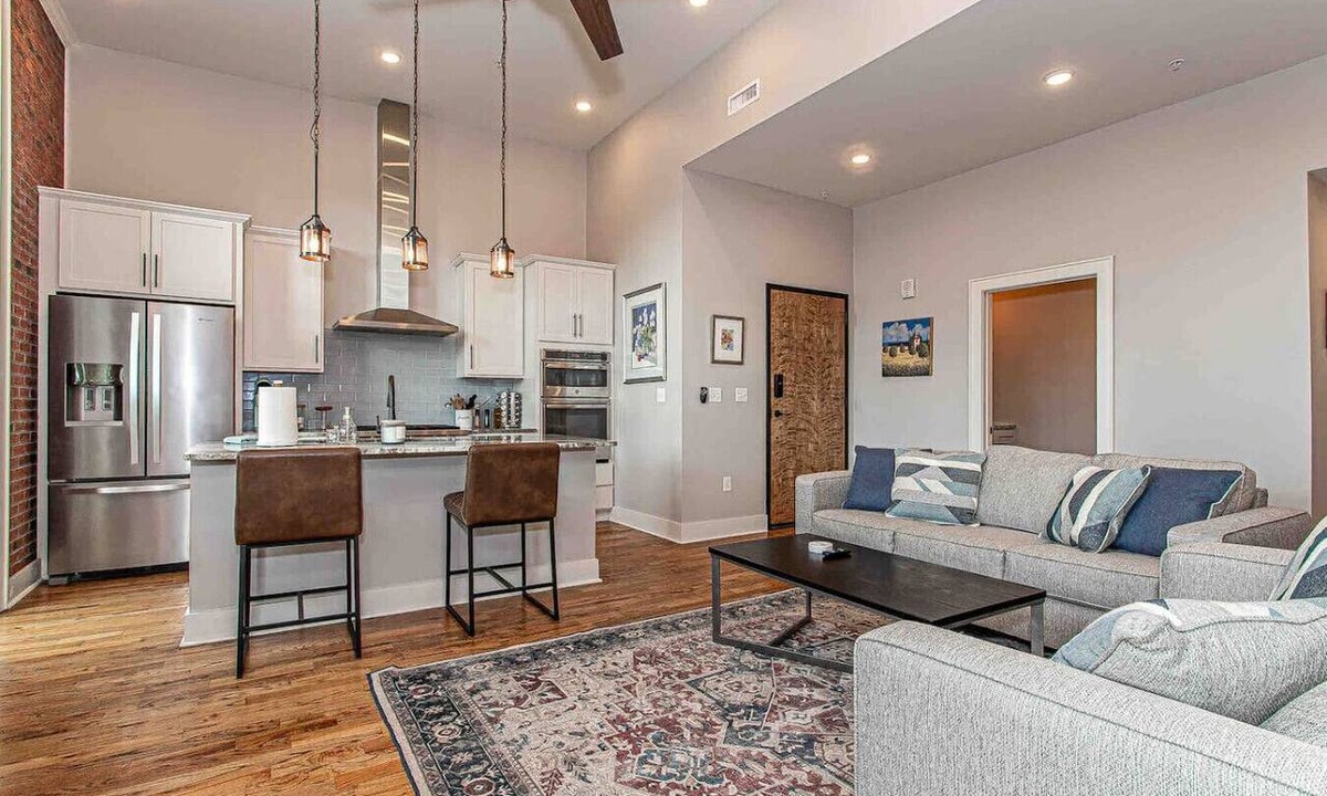 Downtown Knoxville Apartment | Luxury Corner Condo ~ Walk to Old City