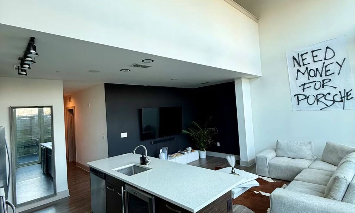 Peachtree Center Apartment | Luxury Downtown ATL Loft Near Stadium Sleeps 7