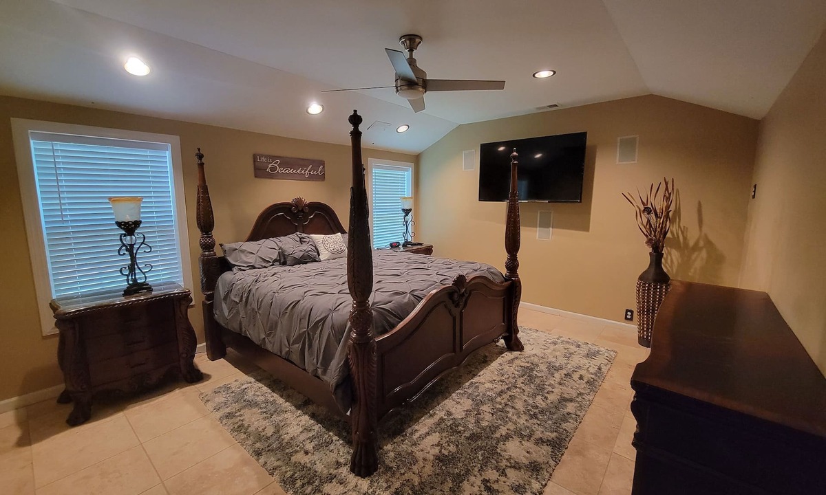 McDonough House | Luxury Executive Villa Retreat-Sleeps 18-20 PPL