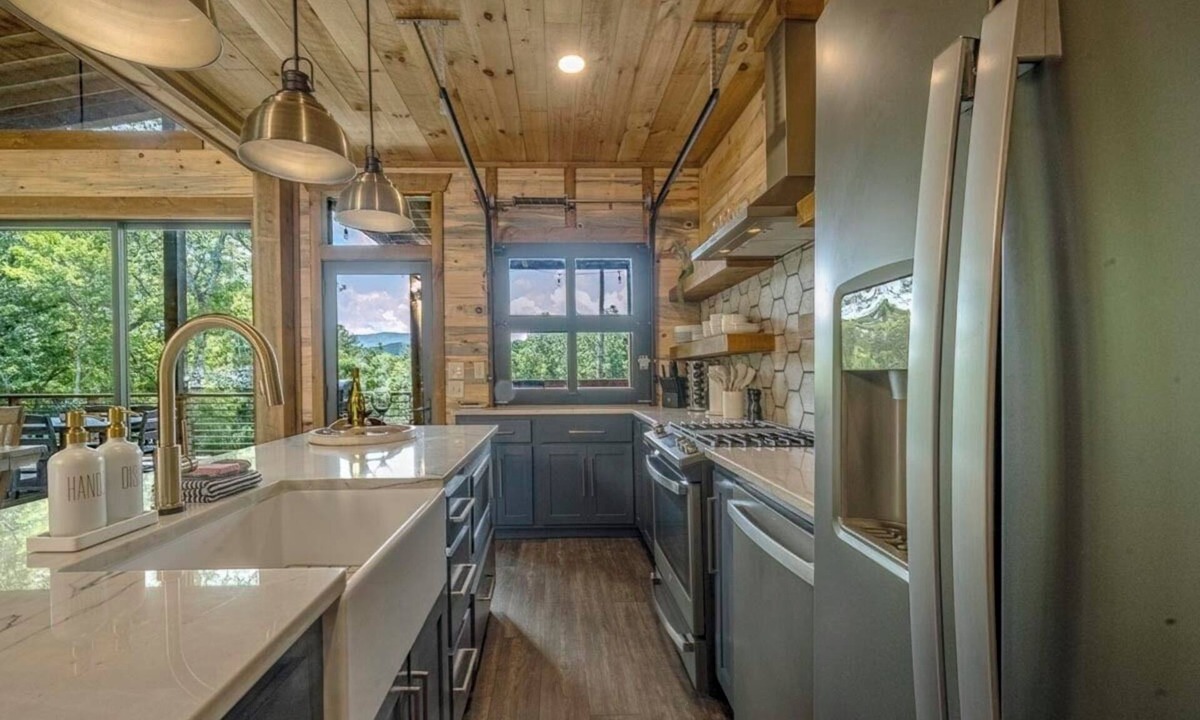 Foxfire Estates Cabin | Luxury Holiday Retreat+Hot Tub+Pool Table+Mtn view