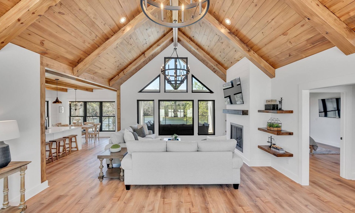 Crane Hill House | ~Luxury Home~Gorgeous Lake View~Sleeps 14~Private Dock~