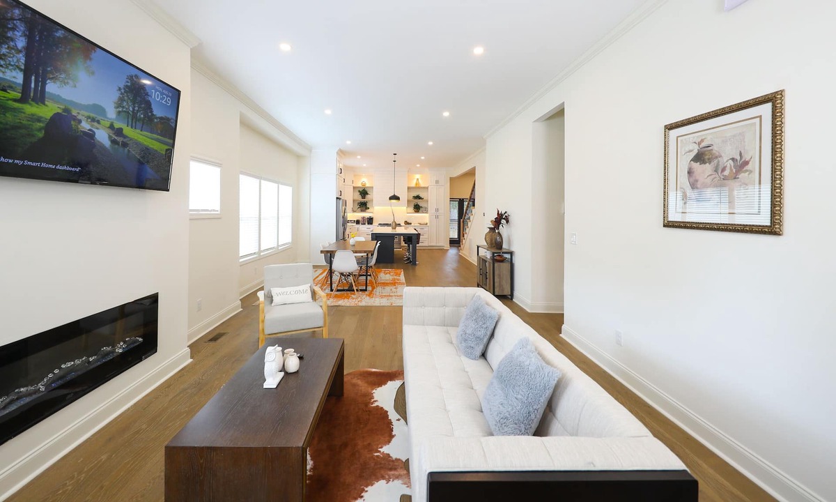 Old Fourth Ward House | Luxury Home w/Stunning Kitchen + King Bed Suite, amid Top Attractions