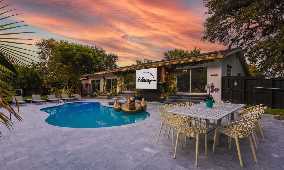 Golden Glades Villa | Luxury Jungle Paradise with Heated Pool, BBQ, Soccer