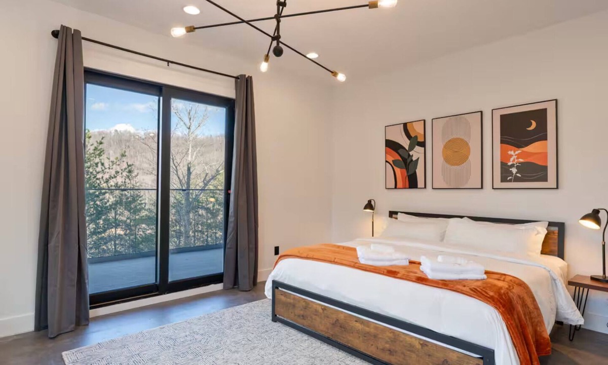 Lake Lure House | Luxury Lake Lure Vacation Rental | Sleeps 12+ | Rumbling Bald Resort | Hot Tub