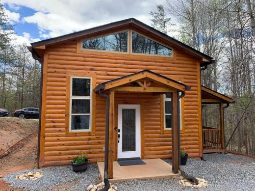 Rutherfordton House | Luxury Loft Cabin 5 miles to TIEC for the Equestrian Internationl Games