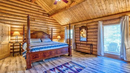 Sylva House | Luxury Log Cabin with Movie Room & Firepit near Sylva, North Carolina