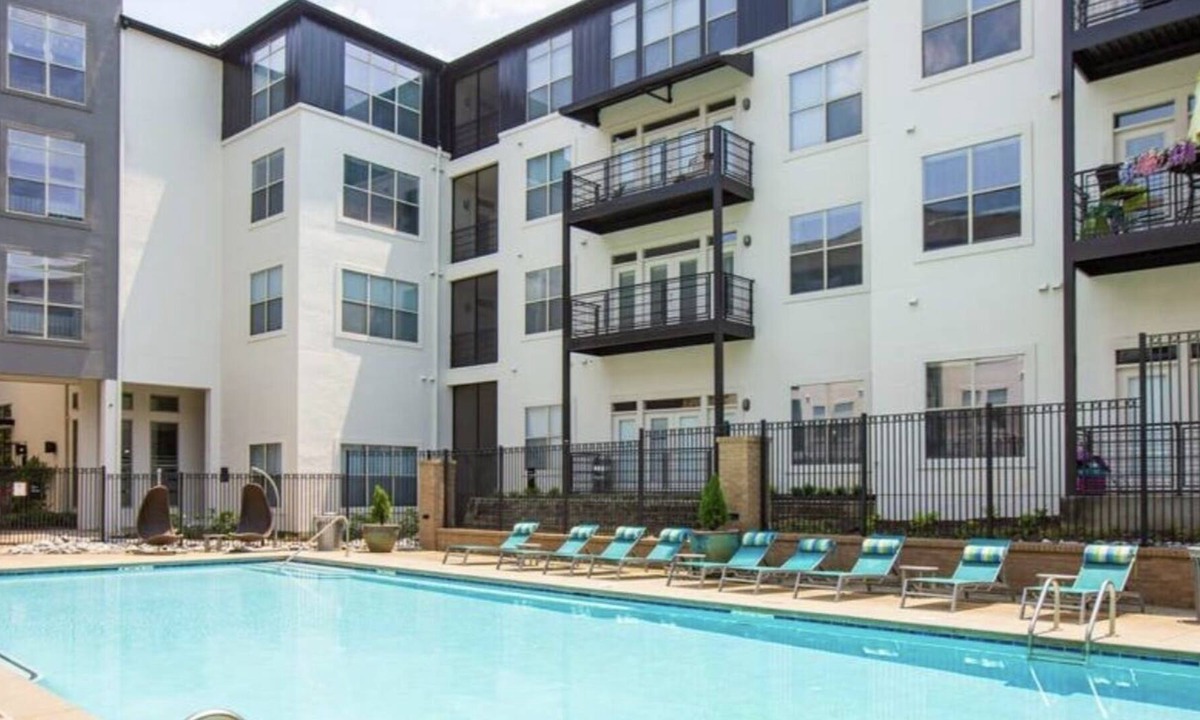 Atlantic Station Area Apartment | Luxury Midtown Apartment w/ gym, pool, and balcony next to Atlantic Station!