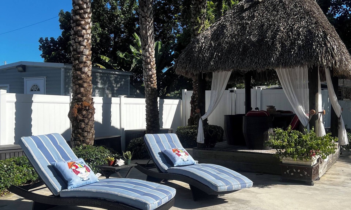 Ludlam Apartment | 🌺Luxury Paradise: Tropical Post-Op Style Edition 🌺