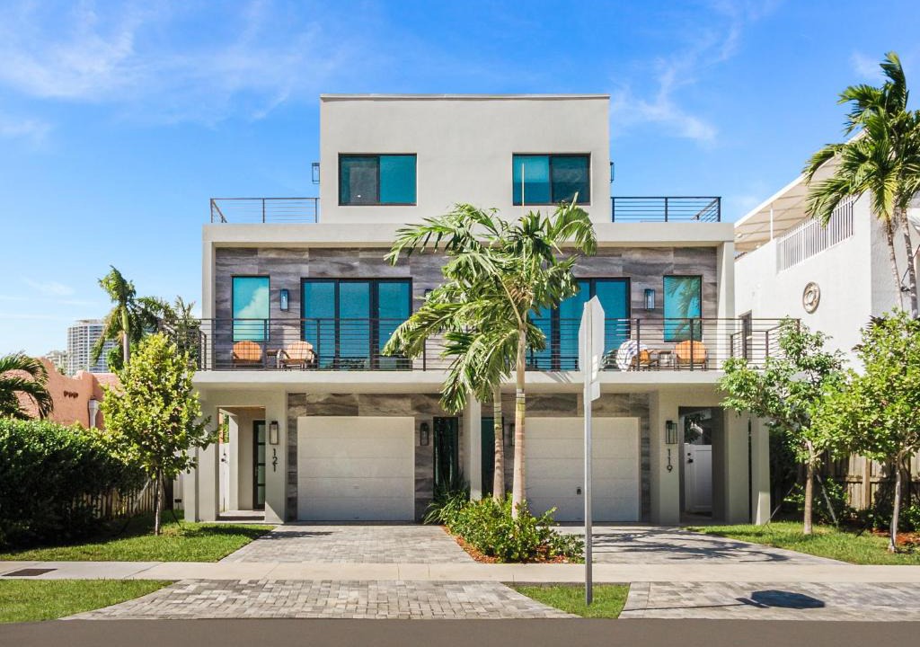 Colee Hammock House | Luxury Paradise walk to Las Olas -5 mins to Beach