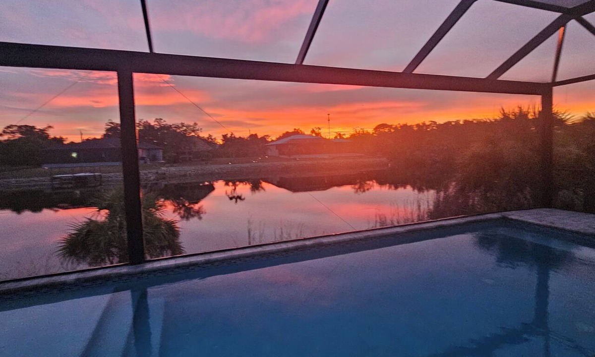 South Gulf Cove House | Luxury Relaxing Waterfront House - Heated Pool - 4BD - Family and Pets Friendly