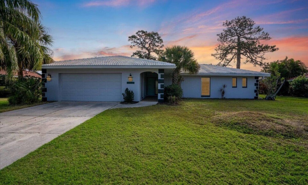 Gulf Gate Estates House | Luxury Short-Term Rental in Gulf Gate Woods – Minutes from Siesta Key!