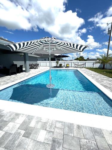 Diplomat House | Luxury Stay by Kathy NEW POOL