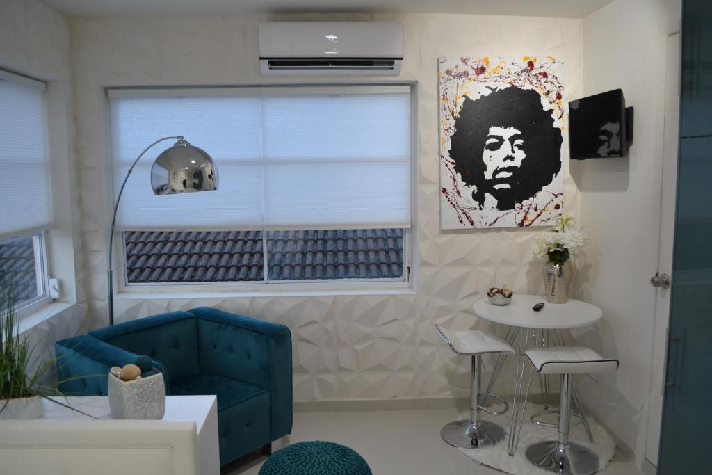 Downtown Hollywood Apartment | Luxury Studio Apartment IN Downtown! Twin Beds 29