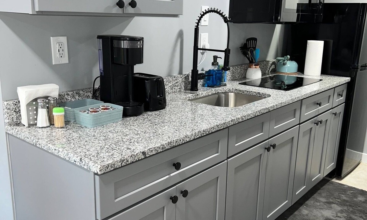 Upper Darby Apartment | Luxury Studio Apt. Near downtown Philly & Airport. Free Parking.