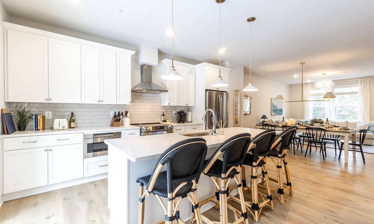 Parole House | Luxury Townhome Mins to Downtown Annapolis, w Multiple EnSuite Bedrooms & Parking