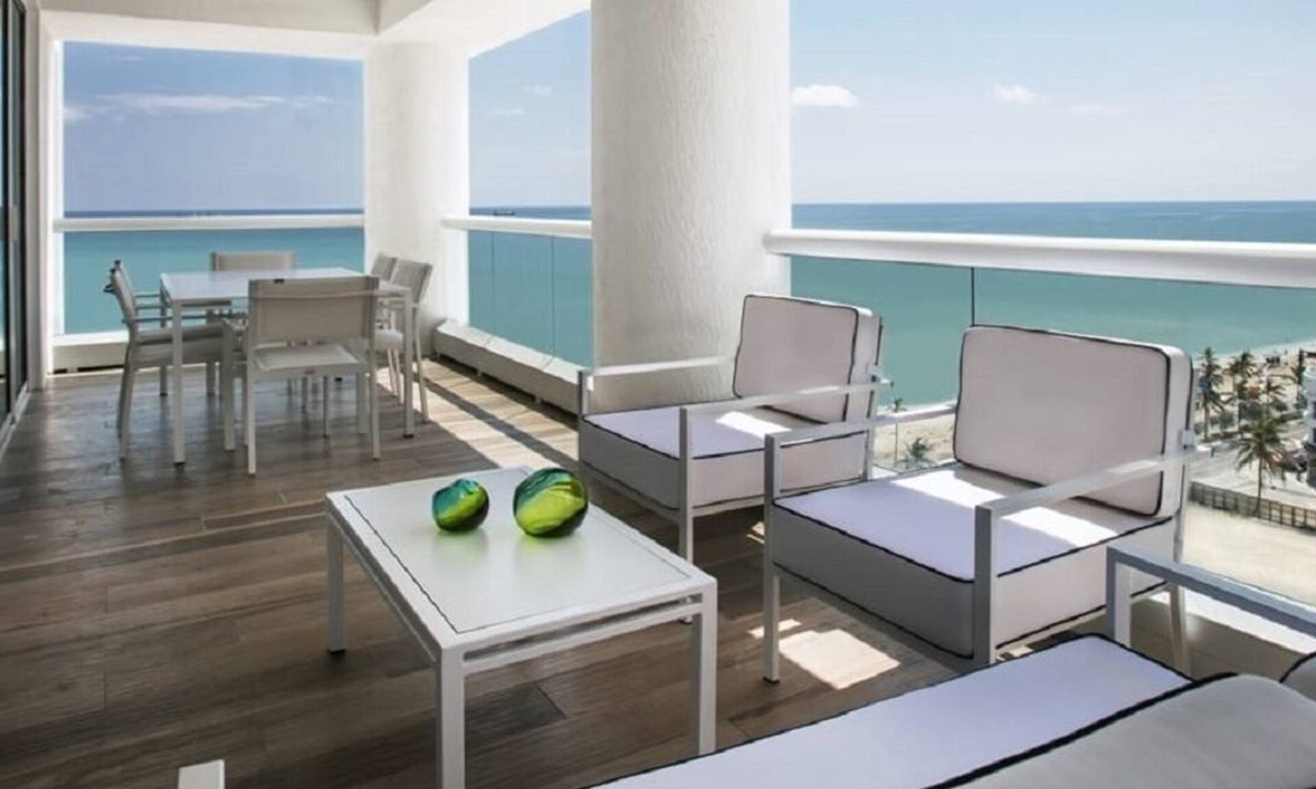 Central Beach Apartment | Luxury Two Bedroom Oceanfront Residence