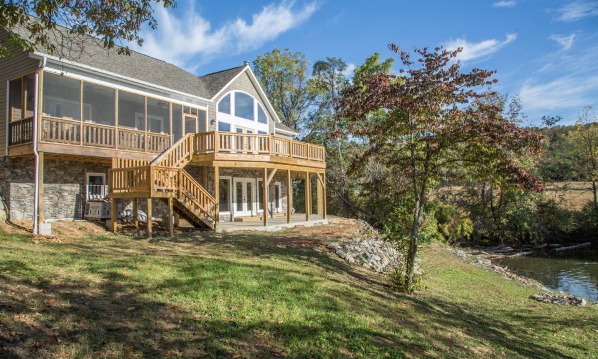 Dublin Cabin | Luxury Waterfront Home on Claytor Lake 5BS12