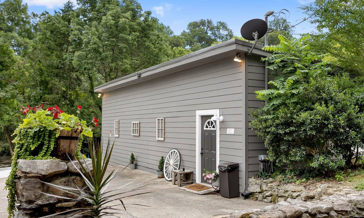 Kedron House | Lyric Guesthouse at GratiDude Ranch - Riverside in Leiper's Fork