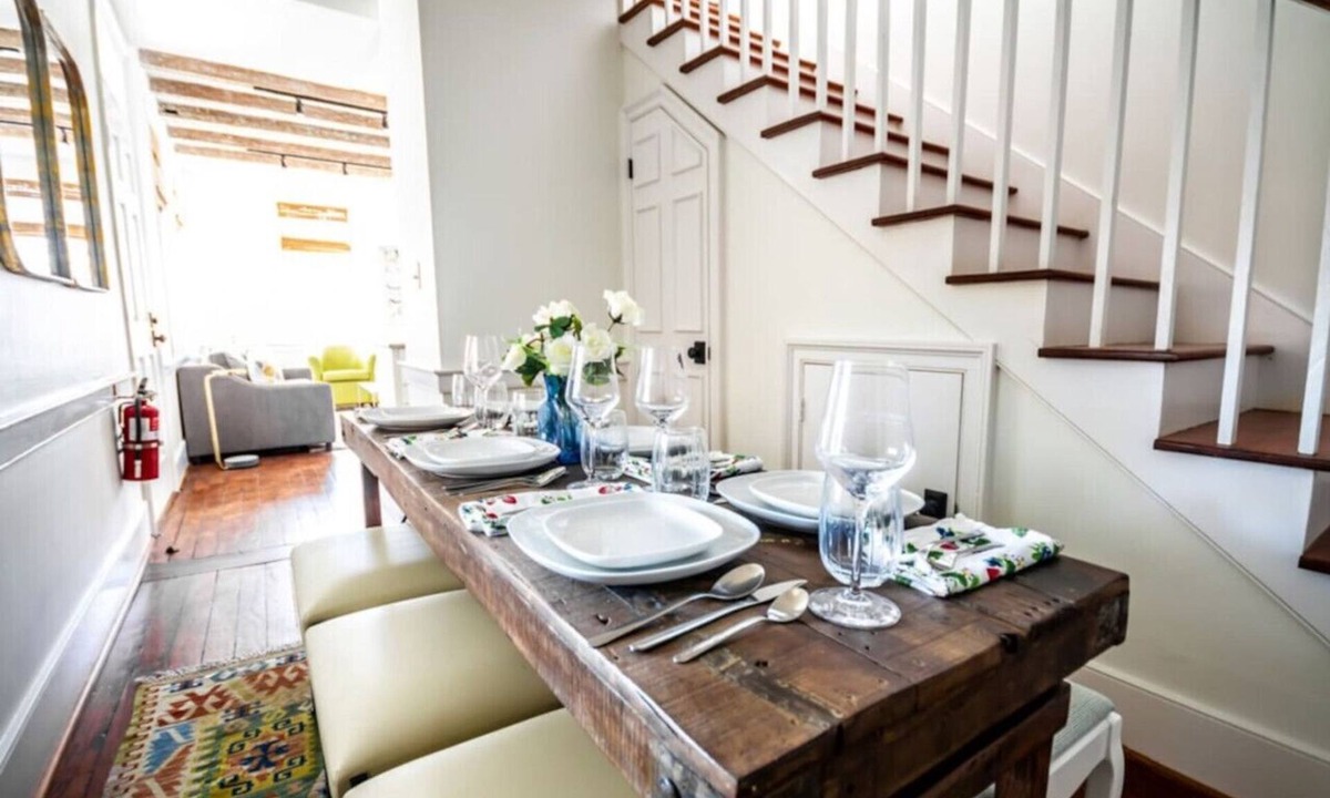 Cannonborough Elliotborough House | M3 at Saint Philip Square, One Block to King, Cozy Haven Perfect for Groups