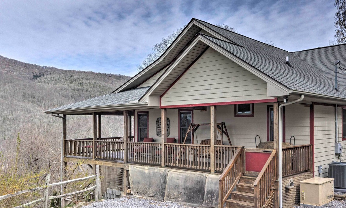 Cataloochee Ranch House | Maggie Valley Home w/ Mtn Views & Screened Porch!