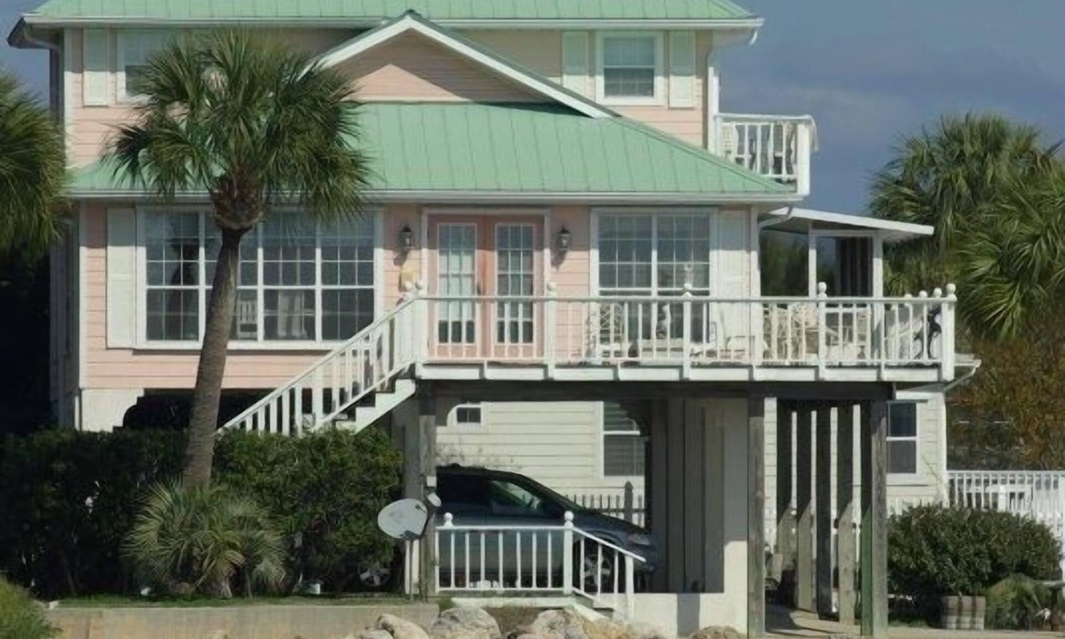 Cedar Key House | *Magical Pink House*