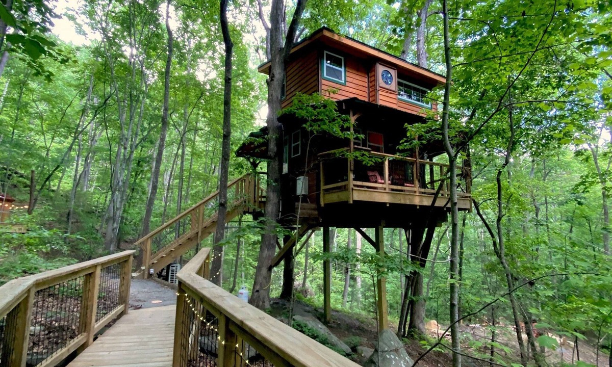 Copperhill Cabin | Magical Treehouse ~ Romantic Hot Tub and Sauna