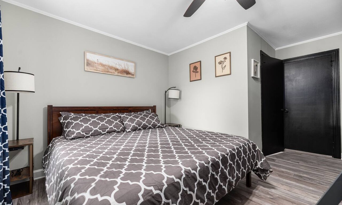 Statesville Apartment | Magnolia Apt 618 — King suite w/quality amenities, comfort & convenience