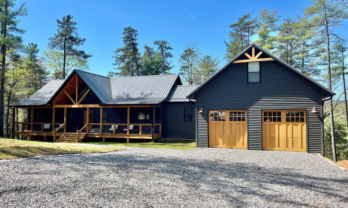 Purlear House | Magnolia in the Mountains - Luxury 5 bedroom, hot tub, cov decks, spacious, gated community