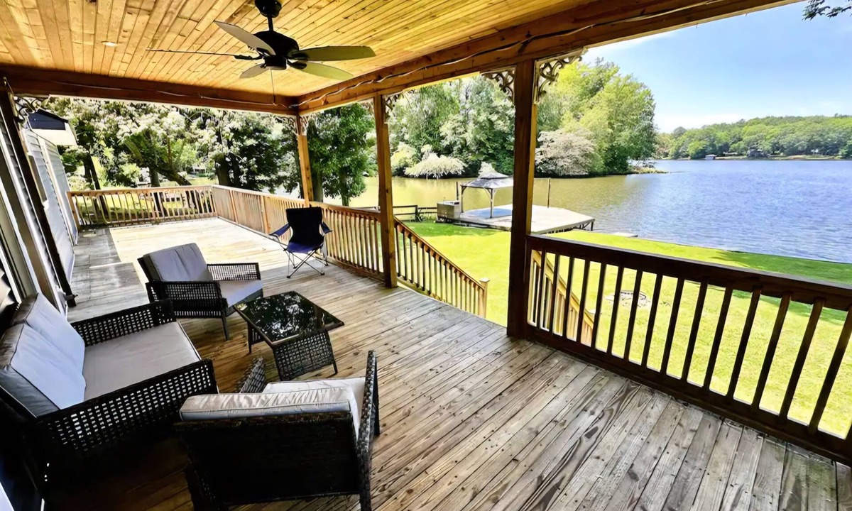 Macon House | Magnolia Lakehouse- Lakefront Peaceful Property