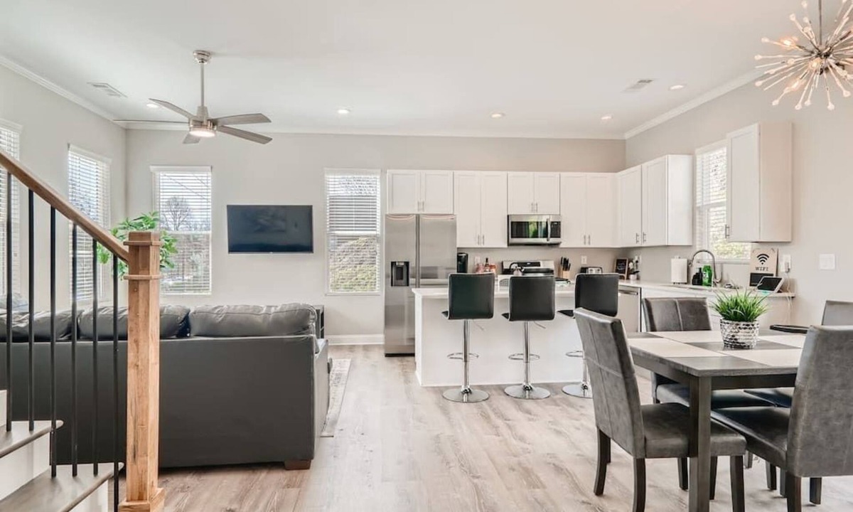 Pittsburgh House | Majestic Atlanta Getaway | Stylish 4 Bedroom