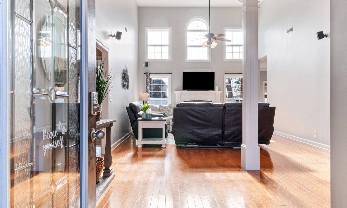 Murfreesboro House | Majestic Murfreesboro Manor – A Pet Friendly Escape!