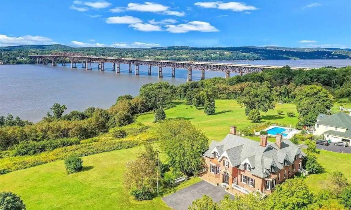 Newburgh House | Majestic RiverView Estate - Breathtaking Views