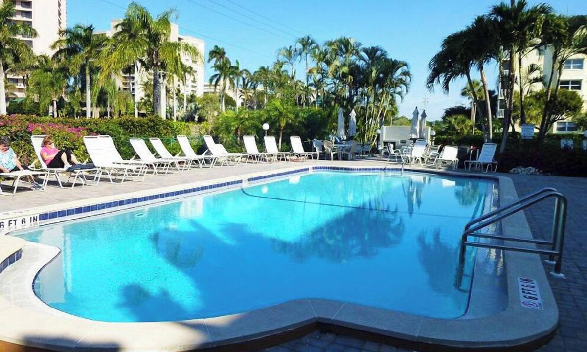Marco Island Condo | Marco Beach Club 2Bed/2Bath - 300 steps to beach entrance.